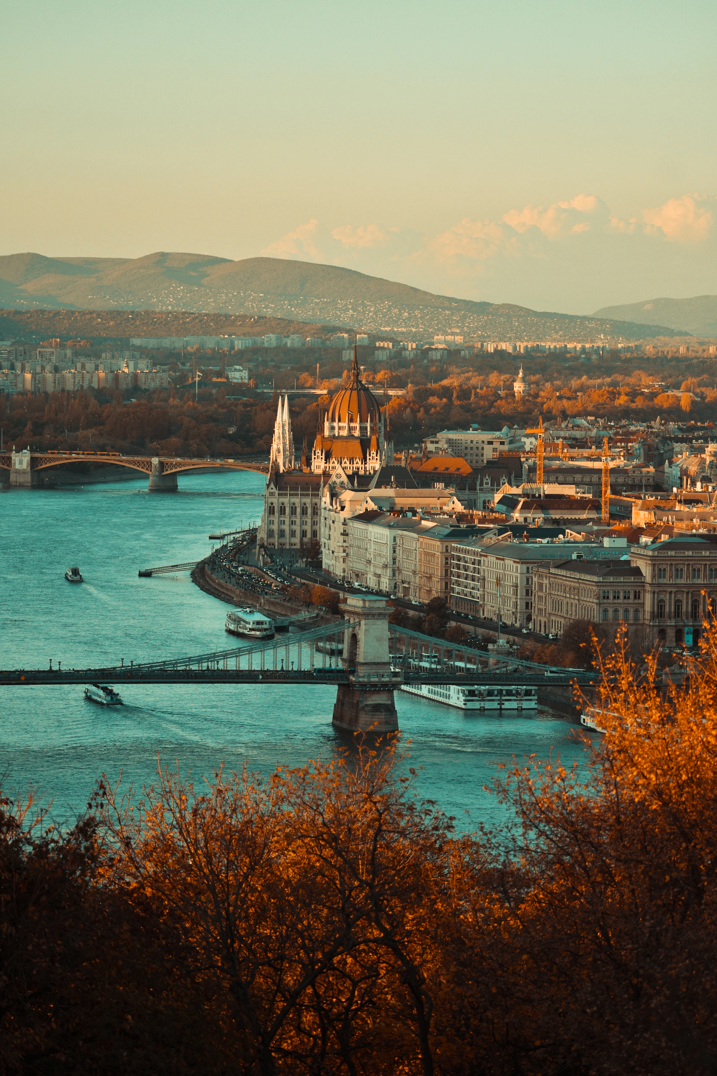 Keszthelyi Timi_1755862206869_unsplash_id_ezUDjYy17EA.webp
